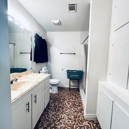 Cozy Private Bed & Bath Near Medical Center, Galleria And Dt ヒューストン エクステリア 写真