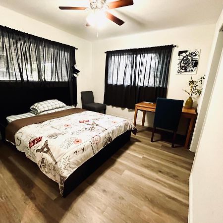 Cozy Private Bed & Bath Near Medical Center, Galleria And Dt ヒューストン エクステリア 写真