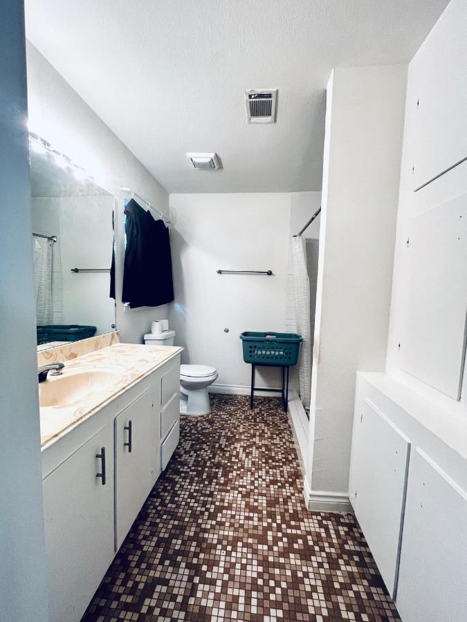 Cozy Private Bed & Bath Near Medical Center, Galleria And Dt ヒューストン エクステリア 写真