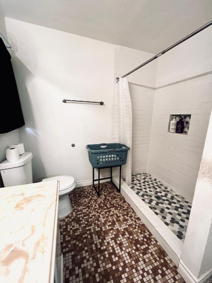 Cozy Private Bed & Bath Near Medical Center, Galleria And Dt ヒューストン エクステリア 写真
